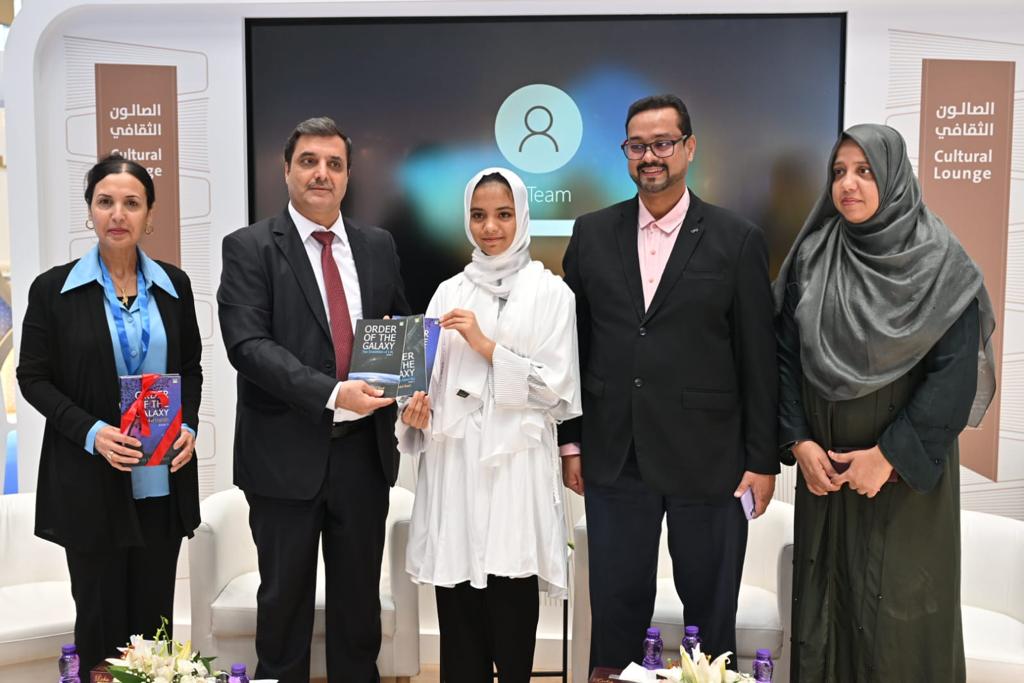 إشهار كتاب "الأساطير" لأصغر كاتبة في العالم