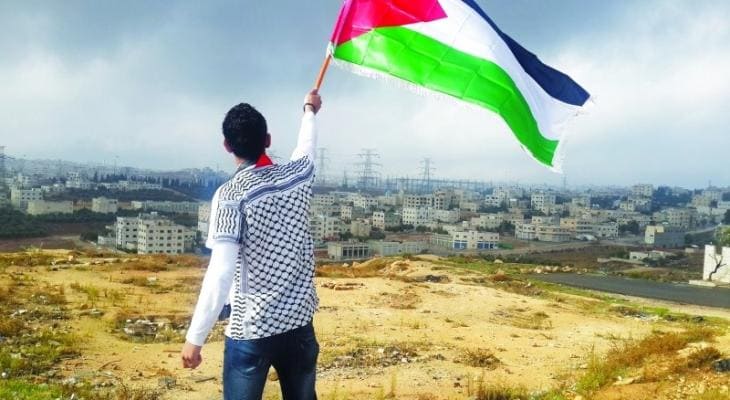 إقبال كبير للزوار على الجناح الفلسطيني بمعرض الجزائر للكتاب 2024