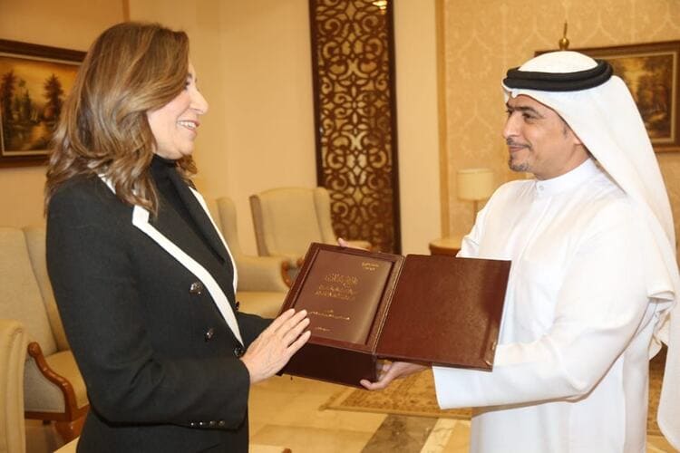 رئيس هيئة الشارقة للكتاب: معرض القاهرة للكتاب منصة كبيرة للقاء الناشرين..