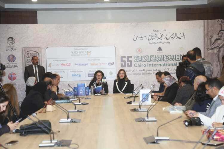 الشيخة أفراح الصباح توقع "شغف ازرق" بمعرض القاهرة للكتاب