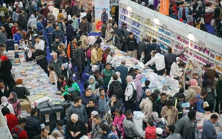 اقبال كبير على معرض القاهرة الدولي للكتاب 2024 بعد افتتاحه للجمهور..