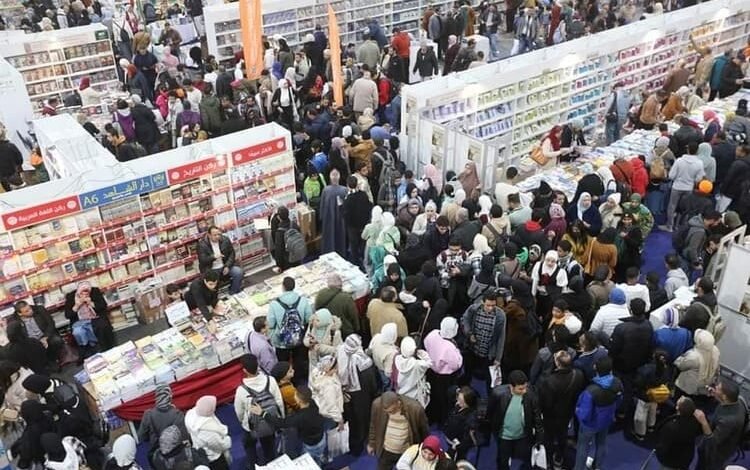 معرض القاهرة للكتاب يتخطى في 10 أيام عدد زوار المعرض في العام الماضي