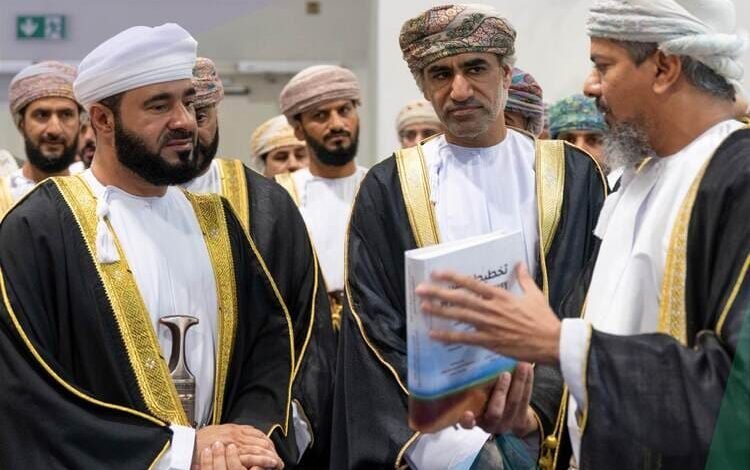 معرض مسقط الدولي للكتاب فعالياته لليوم الرابع على التوالي