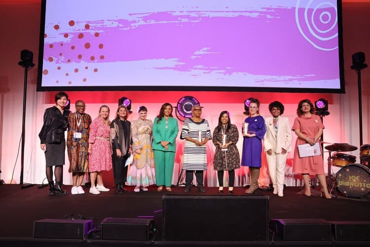 بحضور بدور القاسمي.. إعلان أسماء الفائزات بجائزة "ببلش هير" في معرض بولونيا