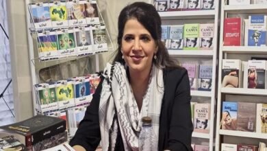 الكاتبة بثينة العيسى توقع أعمالها في معرض تونس الدولي للكتاب.