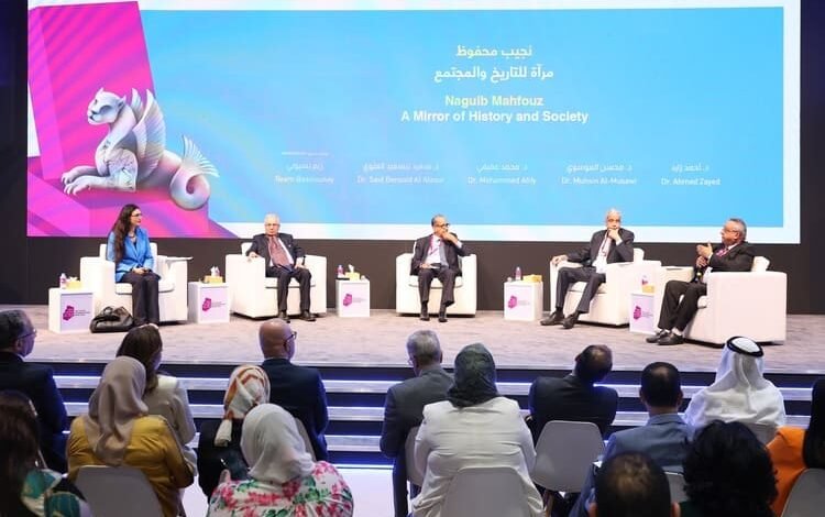 مفكرون يناقشون علاقة نجيب محفوظ بالتاريخ والمجتمع