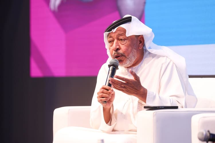 الشاعر الإماراتي سيف السعدي يوقّع ديوانه الصوتي بمعرض أبوظبي للكتاب