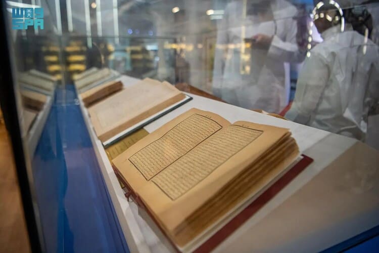 التراث القطري يجذب زوَّار معرض الرياض للكتاب 2024