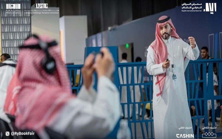 فنان سعودي: غلاف الكتاب عنصري بصري هام تُوَظفه دور النشر في تسويق الكتب..