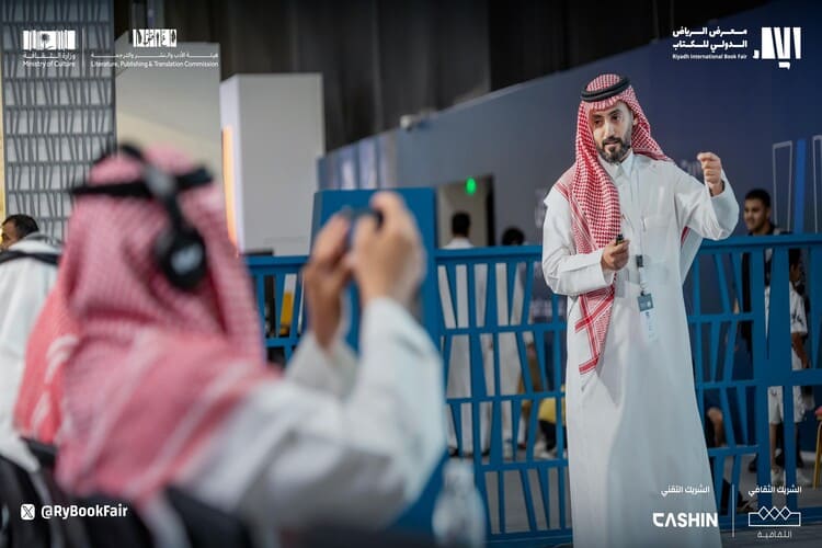 فنان سعودي: غلاف الكتاب عنصري بصري هام تُوَظفه دور النشر في تسويق الكتب..