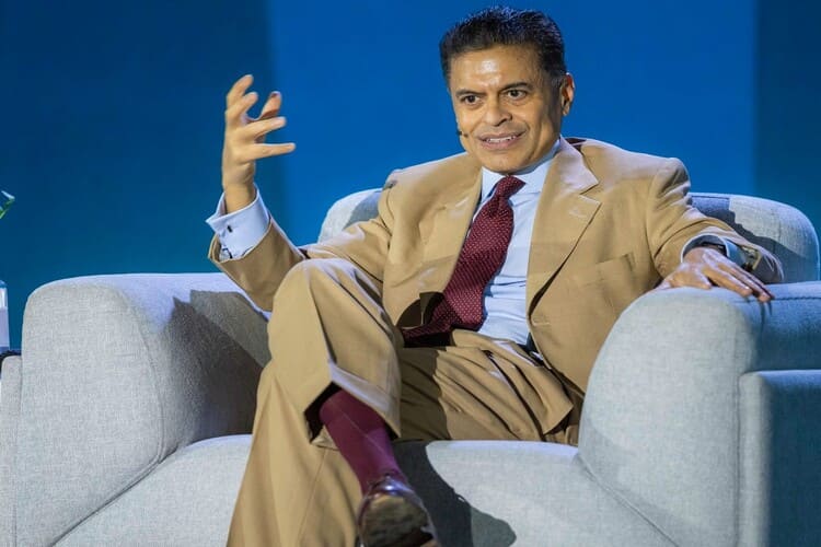  مذيع قناة الـ CNN فريد زكريا: ما تشهده السعودية من تطور يتواكب مع تغيرات النظام العالمي..