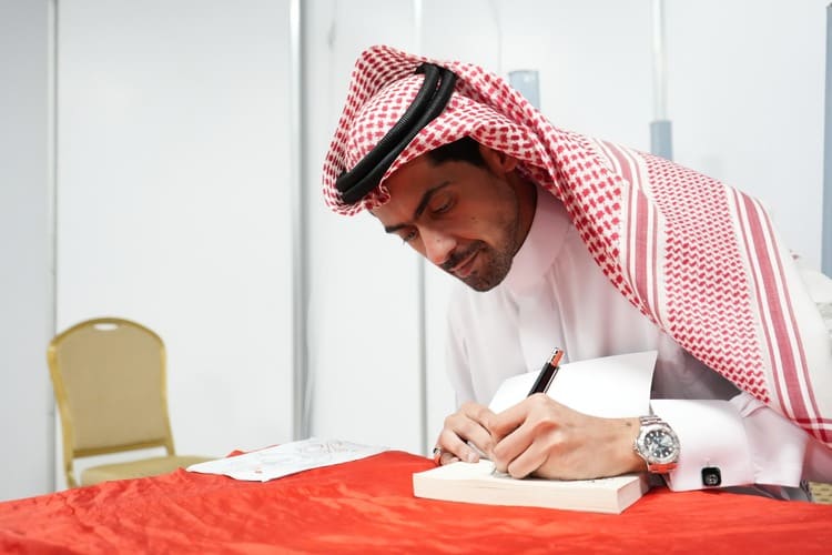 أسامة المسلم يوضح أسباب عدم استكمال حفل التوقيع في معرض عمان الدولي للكتاب