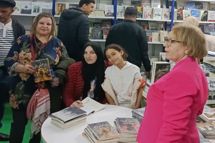 الكاتبة الجزائرية ليندا كامل توقع كتبها الأربعة