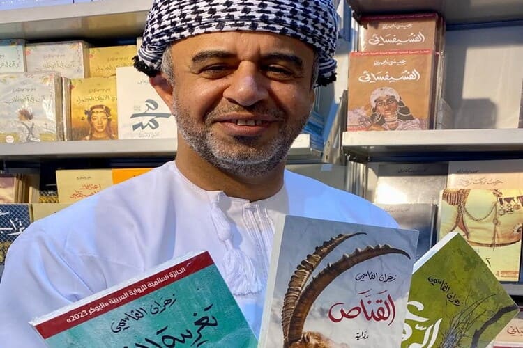الروائي العماني زهران القاسمي يوقع "الروع".. ويتحدث لنا عنها