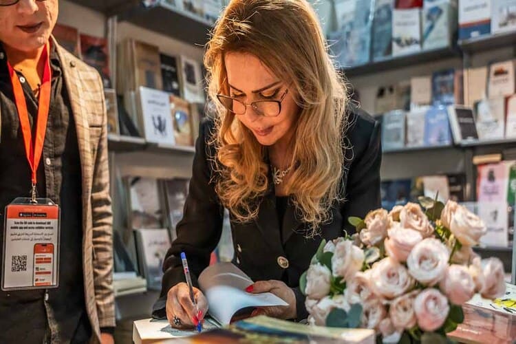 إطلاق النسخة الإنجليزية من كتاب "الإعلام الدولي والتواصل الثقافي" بمعرض الشارقة