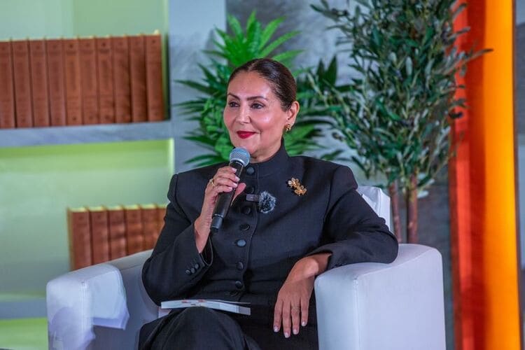 الشيخة أفراح الصباح تطلق ديوانها الجديد في معرض الشارقة الدولي للكتاب