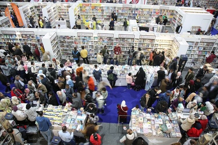إقبال كثيف في معرض القاهرة للكتاب في أول أيام استقبال الجمهور
