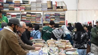 تخفيضات هيئة الكتاب تُشعل "تظاهرة ثقافية" بمعرض القاهرة للكتاب