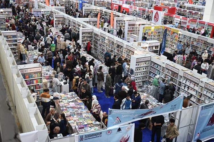 معرض القاهرة الدولي للكتاب يتجاوز 445  ألف زائر خلال يومه الثاني
