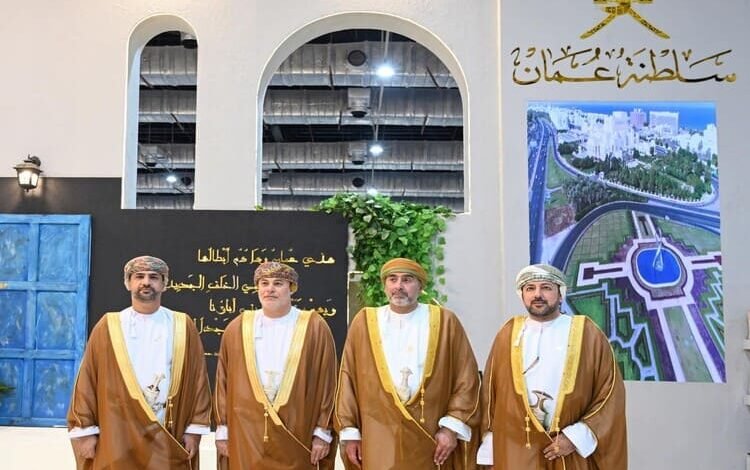 توافد زوار معرض القاهرة الدولي للكتاب على جناح سلطنة عُمان ضيف الشرف