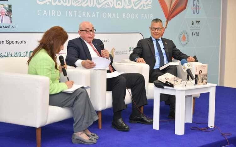 وزير ثقافة فنزويلا يحتفل بصدور كتابه في معرض القاهرة للكتاب