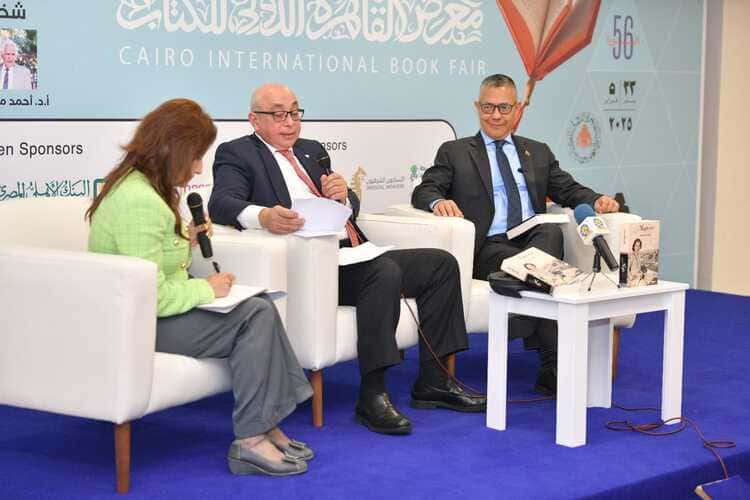 وزير ثقافة فنزويلا يحتفل بصدور كتابه في معرض القاهرة للكتاب