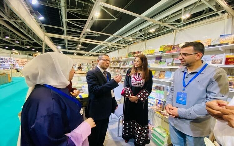 السفيرة الأردنية في عُمان تلتقي الأردنيين المشاركين في معرض مسقط للكتاب 2025