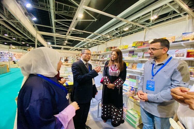 السفيرة الأردنية في عُمان تلتقي الأردنيين المشاركين في معرض مسقط للكتاب 2025