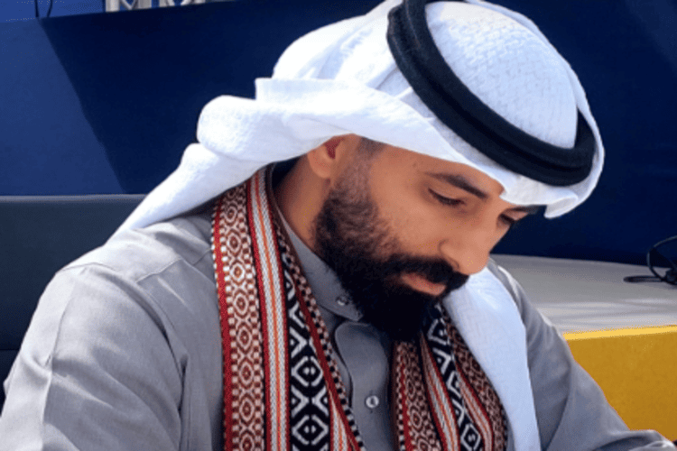 ازدحام في معرض الرباط بسبب حفل توقيع الروائي السعودي أحمد آل حمدان  