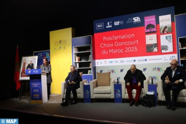 غاييل فاي يفوز بـ “جائزة غونكور اختيار المغرب 2025” عن روايته “جاكاراندا”