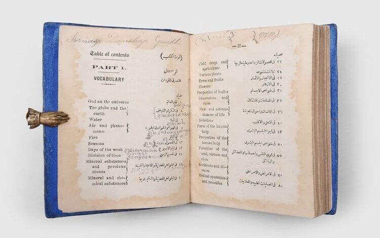 مخطوطات نادرة بين يدي جمهور معرض أبوظبي الدولي للكتاب 2025