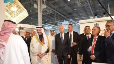 الرئيس التونسي يزور جناح السعودية في معرض تونس الدولي للكتاب 2025
