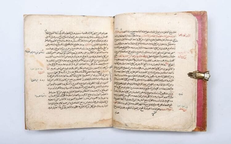 نسخة نادرة من موسوعة ابن سينا الطبية بمعرض أبوظبي الدولي للكتاب 2025