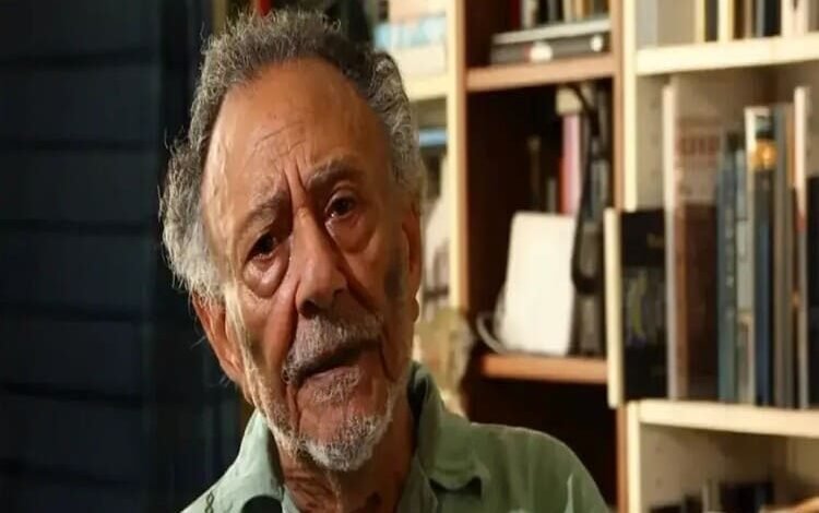 وفاة الروائي المصري رؤوف مسعد (1937 - 2025) صاحب "بيضة النعامة"