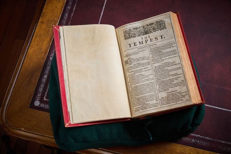 "أعمال شكسبير الكاملة" تُعرض للبيع في "فن أبوظبي" بسعر 4.5 مليون إسترليني
