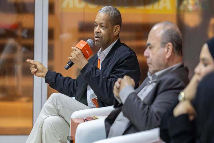 روائيون في الشارقة: "كل رواية حقيقية تُبنى على هامش ما" وتفكك السرد التاريخي الرسمي