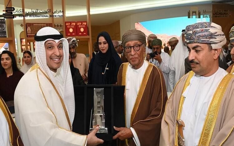 معرض الكويت للكتاب يكرم محمد بن الزبير شخصية الدورة الـ 48