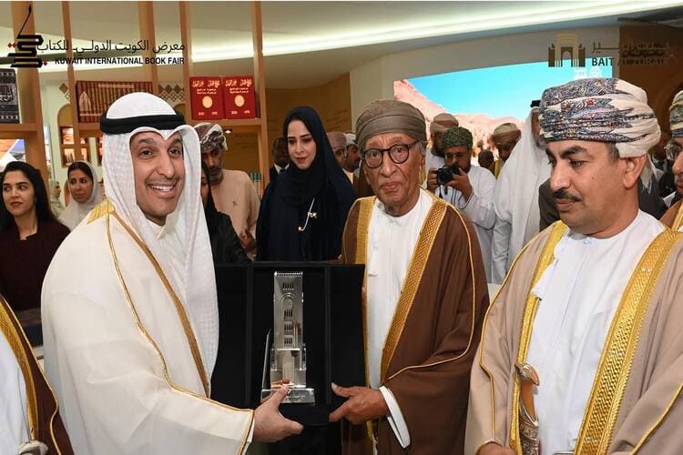 معرض الكويت للكتاب يكرم محمد بن الزبير شخصية الدورة الـ 48