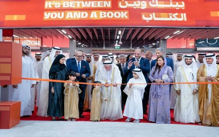 حاكم الشارقة يفتتح معرض الشارقة للكتاب 44 ويعلن إنجاز "الموسوعة العربية الشاملة"