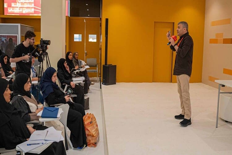 الروائي عبد الوهاب الرفاعي يقدم دورة "فن السرد" في "الشارقة للكتاب"