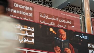 الشارقة – يلتقي الكتّاب والناشرون والمبدعون من مختلف أنحاء العالم في أروقة معرض الشارقة الدولي للكتاب 2025.