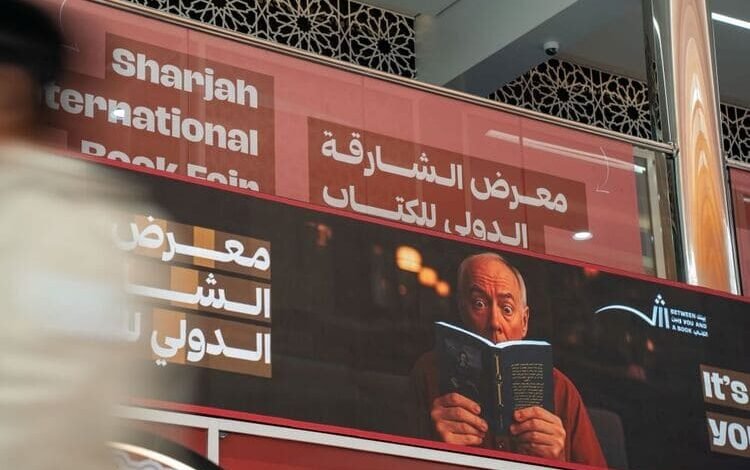 الشارقة – يلتقي الكتّاب والناشرون والمبدعون من مختلف أنحاء العالم في أروقة معرض الشارقة الدولي للكتاب 2025.