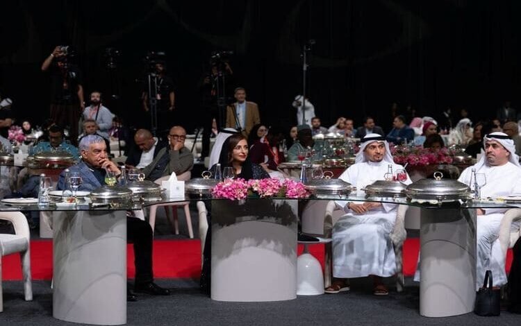 الشيخة بدور القاسمي تُكرّم الفائزين بجوائز معرض الشارقة للكتاب (44)