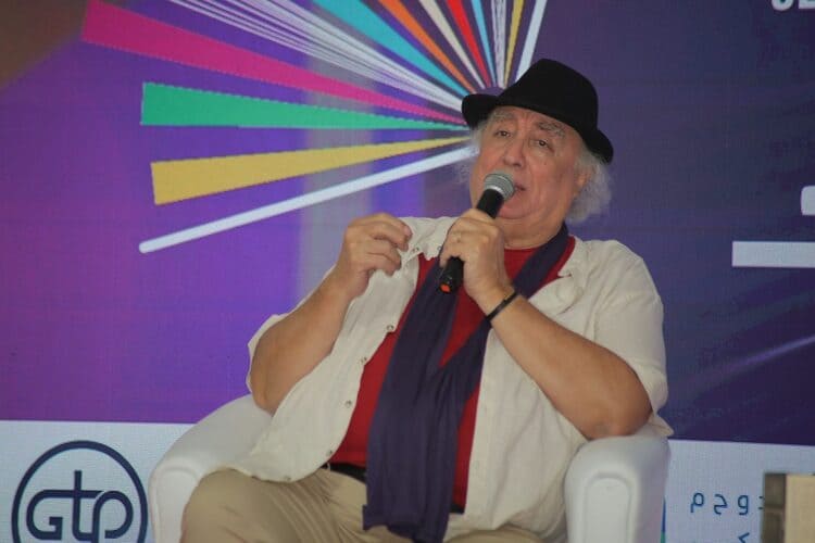 واسيني الأعرج في معرض الجزائر للكتاب: محنة كتابة التاريخ وحدود الرواية الرسمية